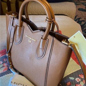 Michael Kors Two way Mae / luggage small bag